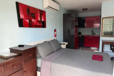 Image de Cozy Studio in Prime Location –Walk to Everything! Unit 1