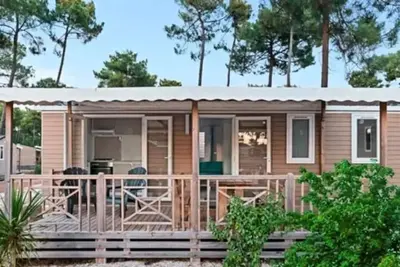 Image de Mobil-home | Premium | 2 Ch. | 4 pers. | Terrasse surélevée | A/C | Tv