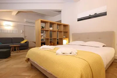 Image de Superbe appartement typiquement Bordelais en hypercentre pour *4 personnes*