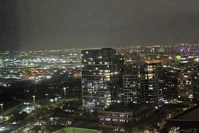 Image de Charming 2-bedroom apartment with Ac, WiFi in vibrant Melbourne Cbd