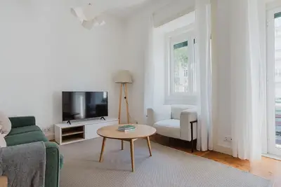 Image de Blueground | Avenidas Novas, balcony & washer