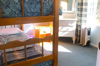 Image de Cabin 9 has two separate rooms & sleeps 4. Guests have access to all amenities