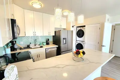 Image de Charming 1-bedroom condo with mountain, golf course, and canal view  in Waikiki