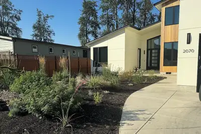 Image de River Front! One bedroom fully furnished apt 4 miles from Autzen Stadium.