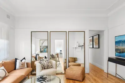 Image de 3 Bedroom Cottage - Near Cremorne Waters Edge!