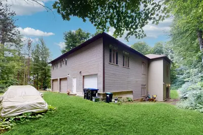 Image de Cozy and Serene Retreat with Ac, Streaming in Loretto, On