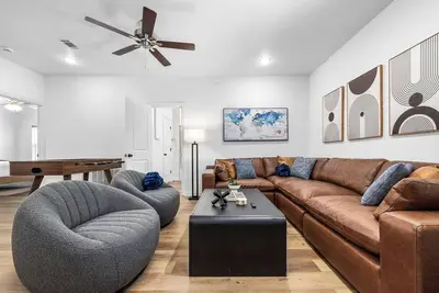 10 Min Walk to At&T + Globe Life | Luxury Escape
