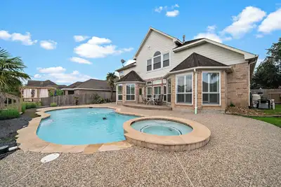 Lake Houston Getaway | Pool + Spa + Lake Front