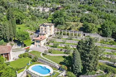 Image de Luxury Villa Lake View With Pool And Garden