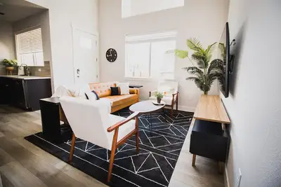 Image de Comfortable 2br condo w/garage – Ideal family stay