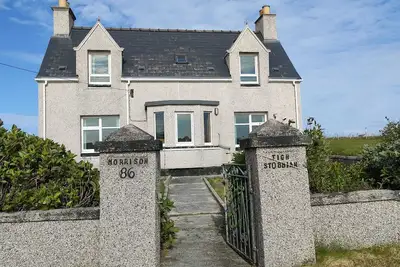 Image de Recently Renovated Spacious 3-bedroom House in Extensive Gardens