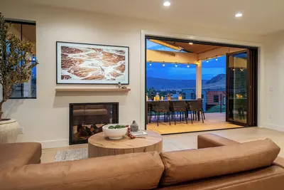 Second Wind #390: 6  Br, 4. 5  Ba  in Chelan, Sleeps 14