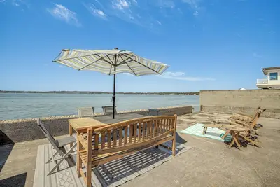 Image de Oceanfront Cottage w/ Patio & Views in Birch Bay!