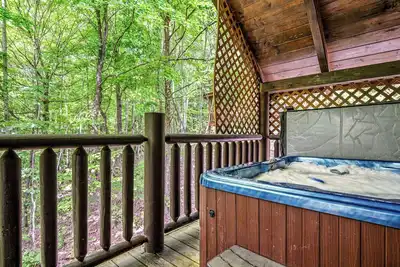 Image de Rustic 1bd Cabin w/ Hot Tub! Pool Table + Fire Pit