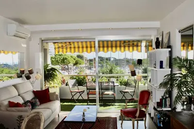 Image de Appartement pieds dans l'eau: 2 pièces, grande terrasse, climatisation, Villeneuve-Loubet