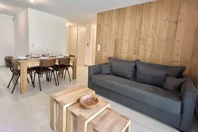Image de Appartement Neuf 3 Pièces avec Terrasse et Jardin, Proche Remontées Mécaniques, Parking Inclus