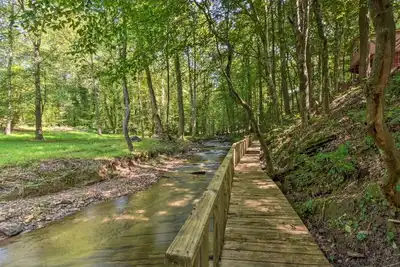 Image de Talking Rock Creek Cabin - 1. 2acres with beautiful creek running through it.