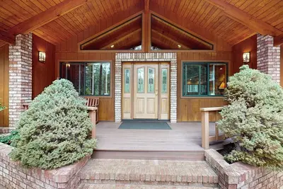 Image de Cabin on the golf course with fire pit, Bbq grill, and games