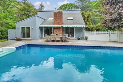Image de Beach house in the Hamptons! 4br, 4ba, heated pool, hot tub, game room.