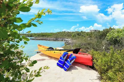 Image de Waterfront Retreat: 3 Bedroom with Stunning Chalk Sound Views in Turks & Caicos