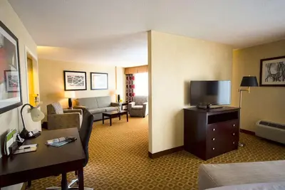 Image de Relaxing Stay in Portland Right Next to I-95 | Indoor Pool and Free Breakfast