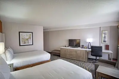 Image de Three Units Close to Downtown Portland | Hotel w/ Indoor Pool & Free Breakfast