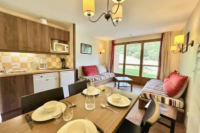 Image de Rez-de-chaussée, vue montagne, balcon, télévision, casier à ski, 32m², Vars