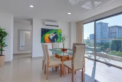 Image de Luxury Airport Penthouse 3 Bd 2 Bth + Rooftop Pool