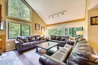 Image de Lincoln Townhome w/ Community Pool & Club Access!