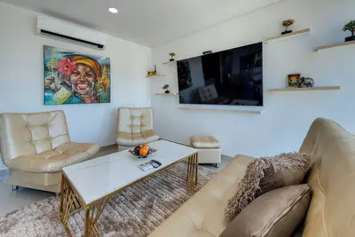 Image de Luxury Airport Penthouse 4 Bd 3 Ba + Rooftop Pool\n\n