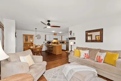 Tumwater Retreat - Lovely Condo Near Town