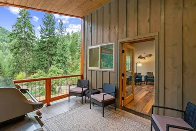 Eagle Creek Hideaway - Enjoy some peace and quiet!