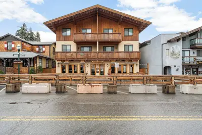 Trails Edge, Unit B - The Heart of Downtown!
