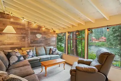 The Beach at River`s Bend -A Riverside Retreat