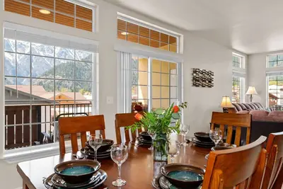 Leavenworth Nest - Well Appointed Town Condo