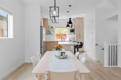 Image de King Bed | 3br | Ping Pong | Garage| Ac | Backyard