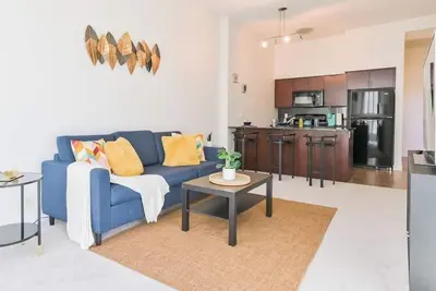 Image de Spacious & Bright Condo 10 Min from Dt