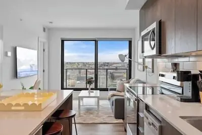 Image de \"Pink Lemon\" 2br |Mins to Saddledome|Rooftop Patio