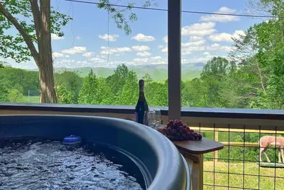 Image de Black Bear Acres, private 2br, 2 Bath cabin with hot tub and awesome views