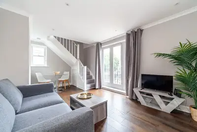 Image de Spacious Battersea Gem with Balcony Bliss