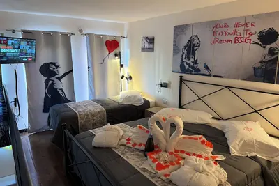 Image de Exclusive Artists' Loft: free parking, hot tub, close to downtown