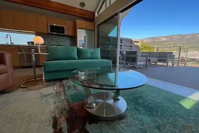 Image de Stunning Hillview Suite near the beach