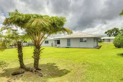 Image de Sunny Hilo Home w/ Game Room: Walk to Golf Course!