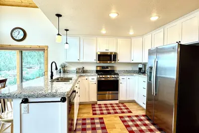 Image de New Rental. Sleeps 8. Family Getaway with Great Views of Panguitch Lake & Sunset