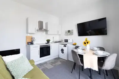 Open Mind Property - Cosy Apartment with 2 Beds