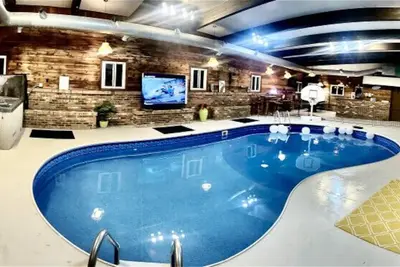 Image de Huge Estate Property w/ indoor pool, sauna, hot tub, sleeps up to 28 Weddings!