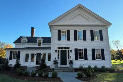 Image de Mint restored historic Simsbury 4br estate; optional 1br apt; all new amenities