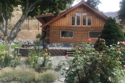 Image de Charming 3-bedroom cabin with WiFi and Ac in serene Pateros