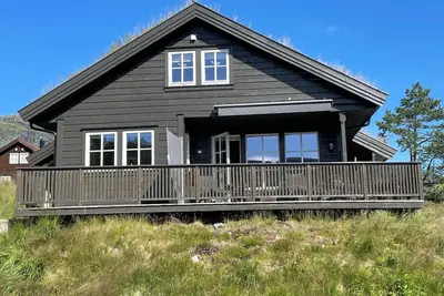 Image de Lovely, modern and well equipped home in nature, ready for hiking in Seljestad.