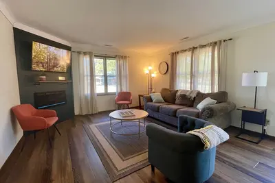 Image de Peaceful, walkable apartment to parks & downtown